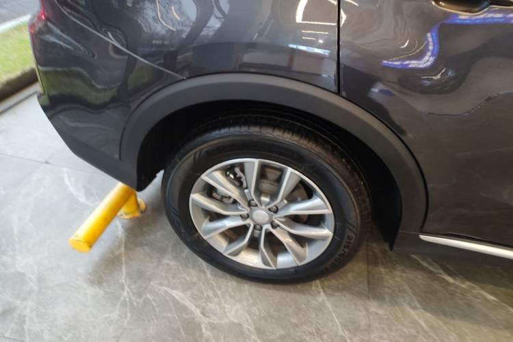 Used Roewe RX5 2023 PLUS 330TGI Automatic Trendsetting Smart Edition Right Rear Wheel Hub