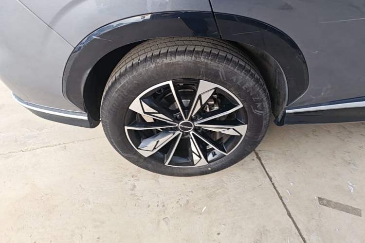 Used Roewe RX5 2023 1.5T Luxury Sliding-Screen Version Right Rear Wheel Hub