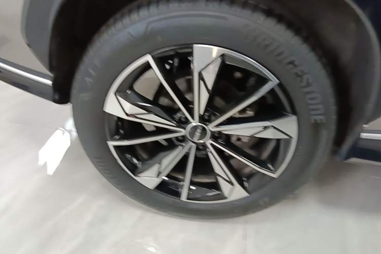 Used Roewe RX5 2023 1.5T Elite Edition Right Rear Wheel Hub