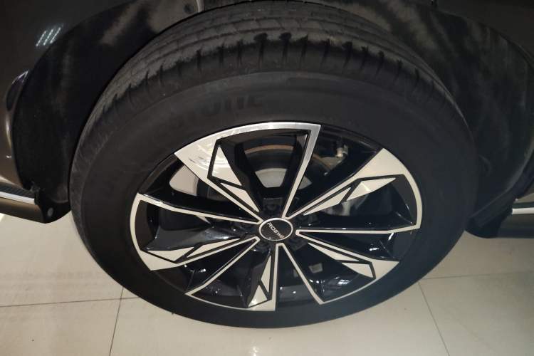 Used Roewe RX5 2023 1.5T Luxury Sliding-Screen Version Right Rear Wheel Hub