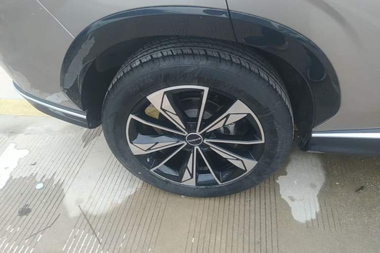Used Roewe RX5 2023 1.5T Luxury Sliding-Screen Version Right Rear Wheel Hub