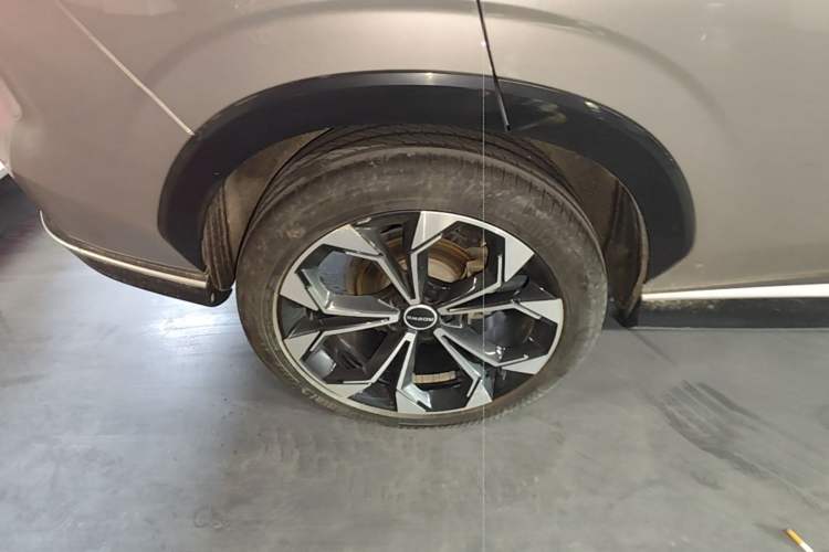 Used Roewe RX5 2023 1.5T Prestige Sliding-Screen Version Right Rear Wheel Hub