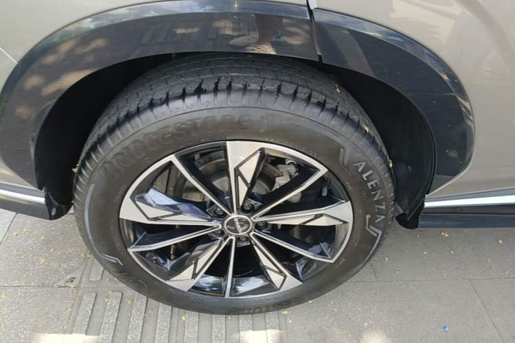Used Roewe RX5 2023 1.5T Elite Edition Right Rear Wheel Hub