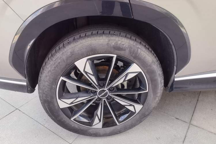 Used Roewe RX5 2023 1.5T Prestige Sliding-Screen Version Right Rear Wheel Hub