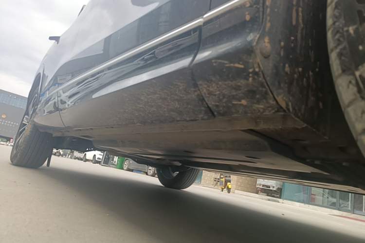 Used Roewe RX5 2023 1.5T Prestige Sliding-Screen Version Right Side Sill