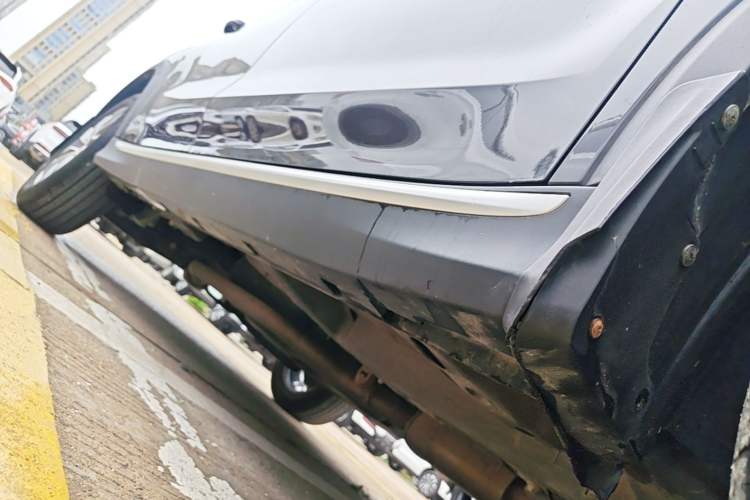 Used Roewe RX5 2023 PLUS 330TGI Automatic Trendsetting Smart Edition Right Side Sill
