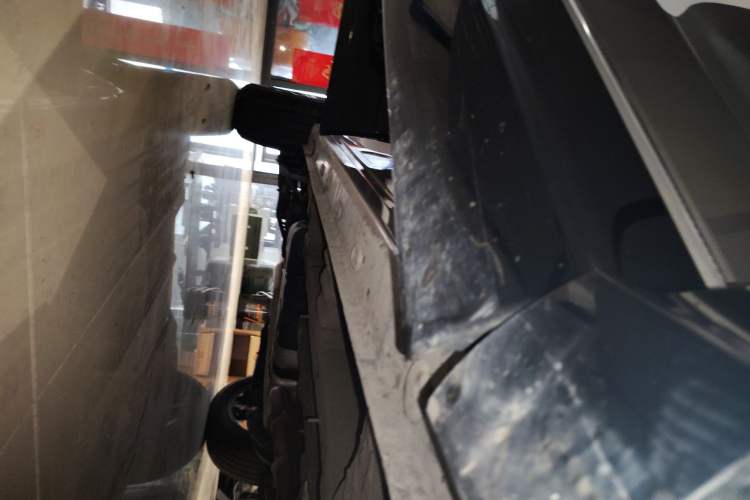 Used Roewe RX5 2023 1.5T Luxury Sliding-Screen Version Right Side Sill