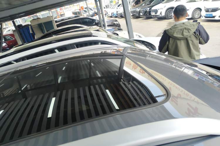 Used Roewe RX5 2023 1.5T Luxury Sliding-Screen Version Roof