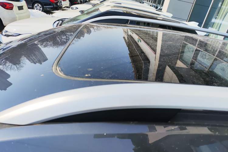 Used Roewe RX5 2023 PLUS 330TGI Automatic Trendsetting Smart Edition Roof