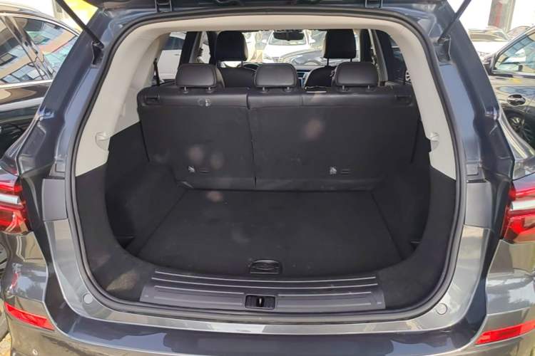Used Roewe RX5 2023 PLUS 330TGI Automatic Trendsetting Smart Edition Trunk