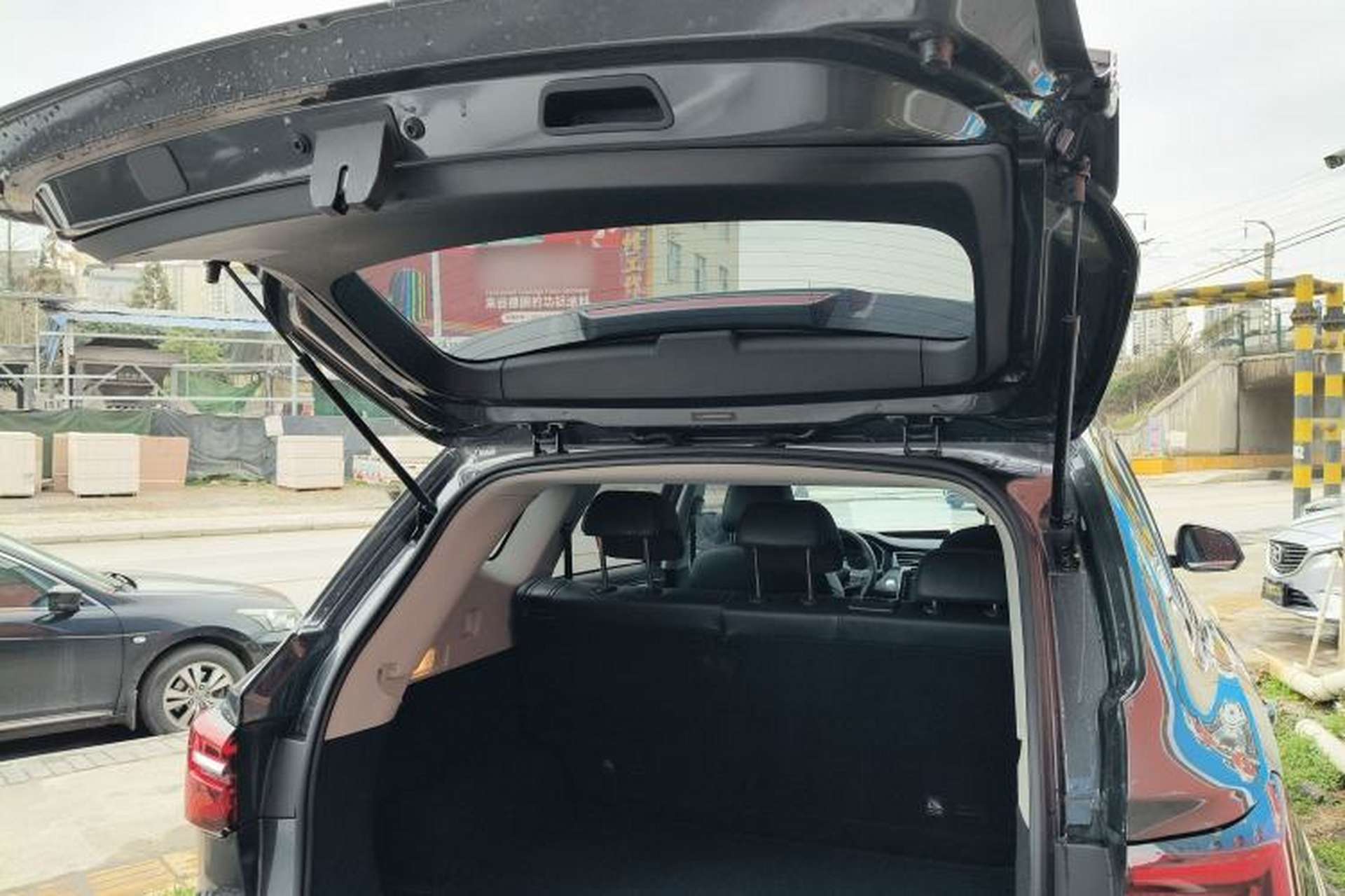 Used Roewe RX5 2023 PLUS 330TGI Automatic Trendsetting Smart Edition Trunk