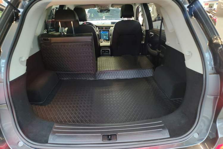 Used Roewe RX5 2023 PLUS 330TGI Automatic Trendsetting Smart Edition Trunk