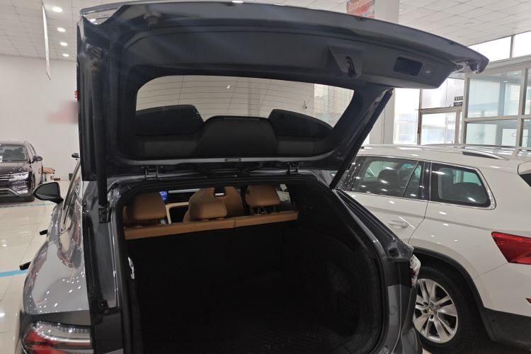 Used Roewe RX5 2023 1.5T Luxury Sliding-Screen Version Trunk