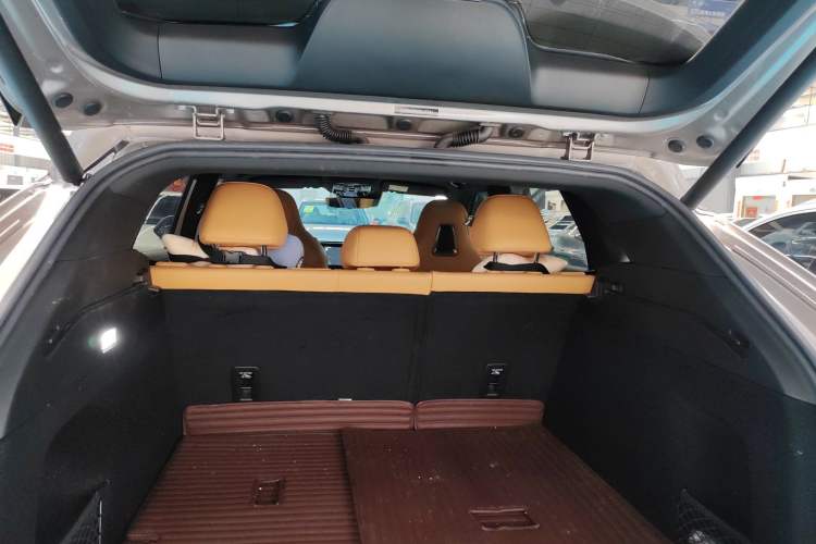 Used Roewe RX5 2023 1.5T Elite Edition Trunk