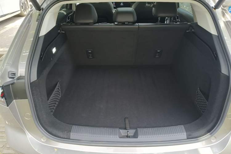Used Roewe RX5 2023 1.5T Elite Edition Trunk