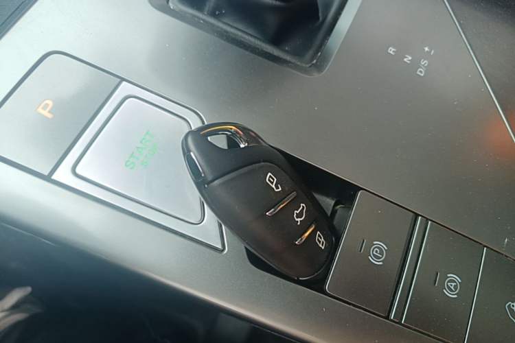 Used Roewe RX5 2023 1.5T Prestige Sliding-Screen Version Vehicle Key