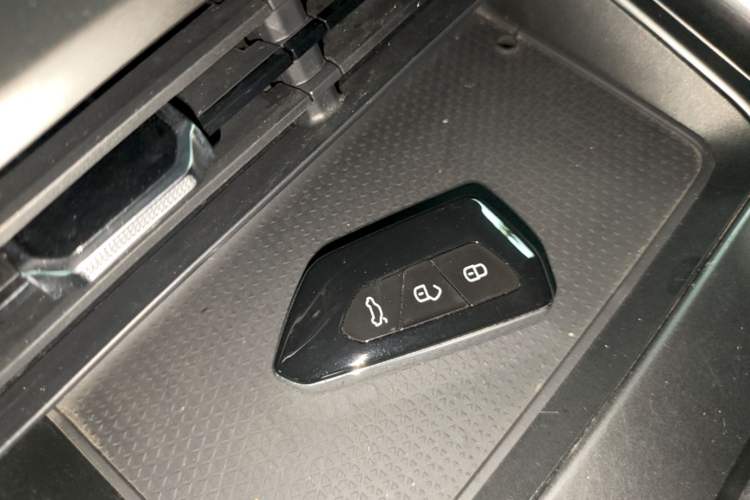 Used Roewe RX5 2023 1.5T Prestige Sliding-Screen Version Vehicle Key