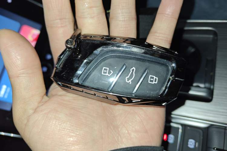 Used Roewe RX5 2023 PLUS 330TGI Automatic Trendsetting Smart Edition Vehicle Key