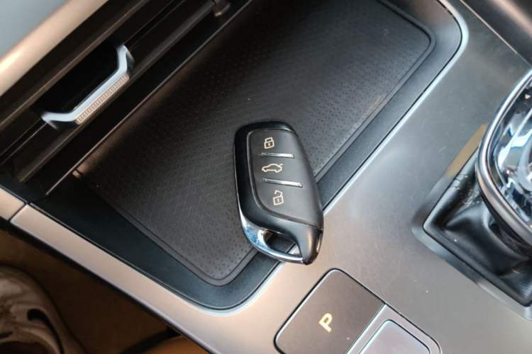 Used Roewe RX5 2023 1.5T Luxury Sliding-Screen Version Vehicle Key