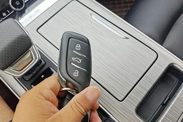 Used Roewe RX5 2023 PLUS 330TGI Automatic Trendsetting Smart Edition Vehicle Key