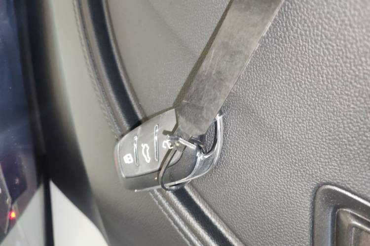 Used Roewe RX5 2023 PLUS 330TGI Automatic Trendsetting Smart Edition Vehicle Key
