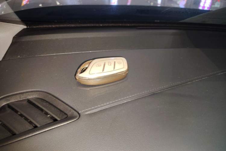 Used Roewe RX5 2023 1.5T Luxury Sliding-Screen Version Vehicle Key