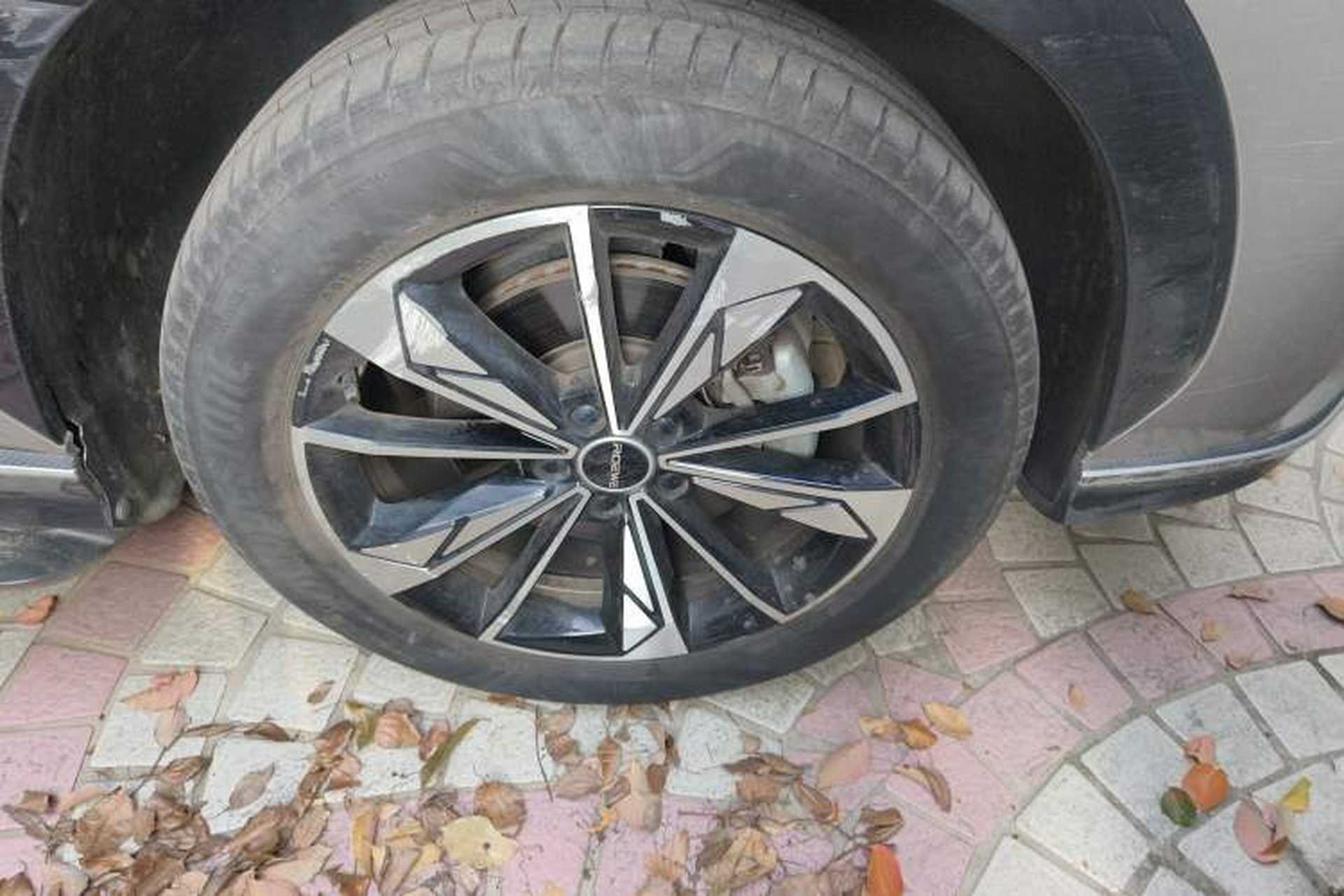 Used Roewe RX5 2023 1.5T Luxury Sliding-Screen Version Right Front Wheel Hub