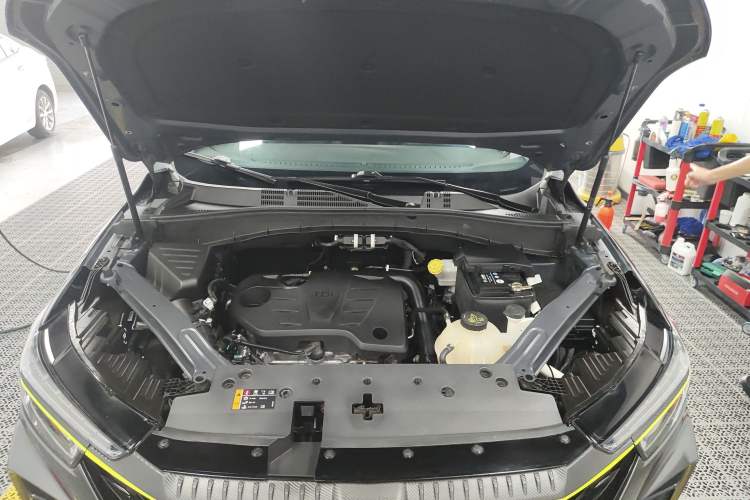 Used Roewe RX5 2023 PLUS 330TGI Automatic Trendsetting Smart Edition Engine Bay