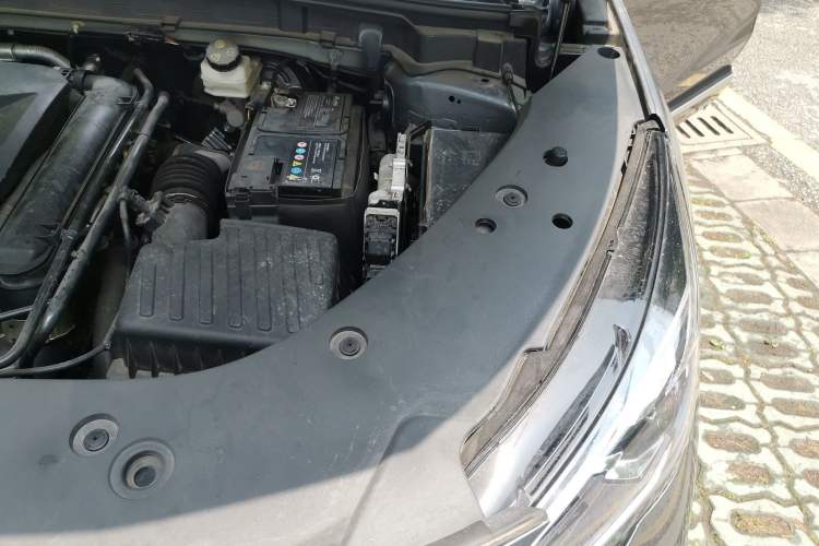 Used Roewe RX5 2023 1.5T Luxury Sliding-Screen Version Engine Bay Left