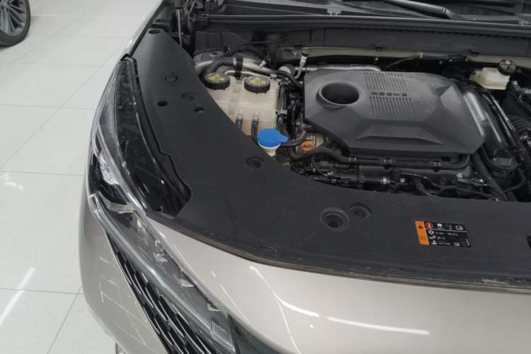 Used Roewe RX5 2023 1.5T Elite Edition Engine Bay Right