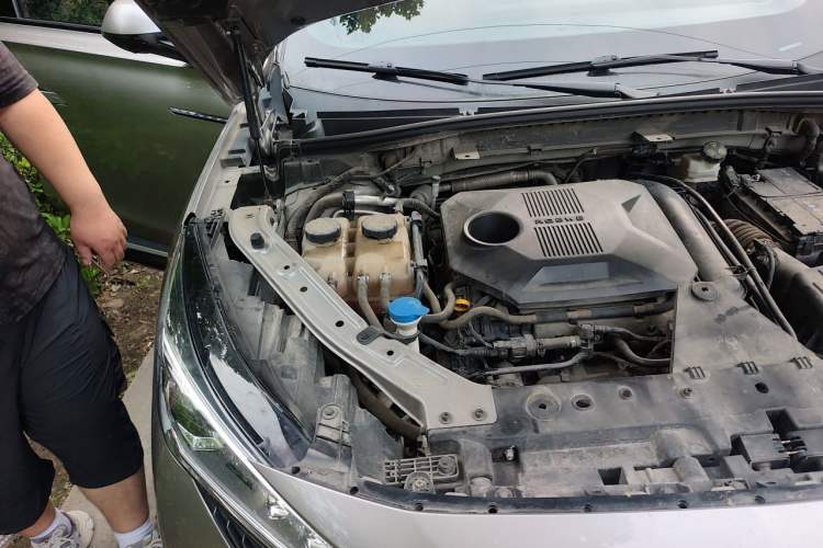 Used Roewe RX5 2023 1.5T Flagship Intelligent Driving Edition Engine Bay Right