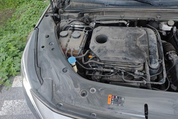 Used Roewe RX5 2023 PLUS 330TGI Automatic Trendsetting Smart Edition Engine Bay Right