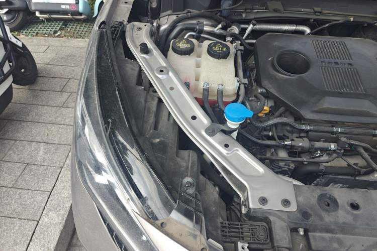 Used Roewe RX5 2023 1.5T Luxury Sliding-Screen Version Engine Bay Right