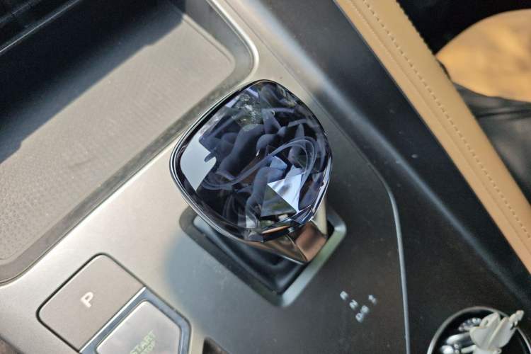 Used Roewe RX5 2023 1.5T Elite Edition Gear Lever