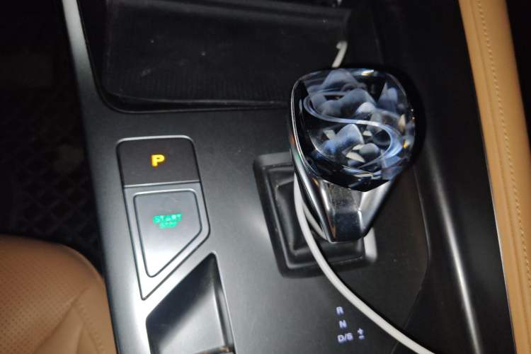 Used Roewe RX5 2023 1.5T Prestige Sliding-Screen Version Gear Lever