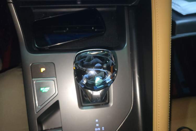 Used Roewe RX5 2023 1.5T Elite Edition Gear Lever