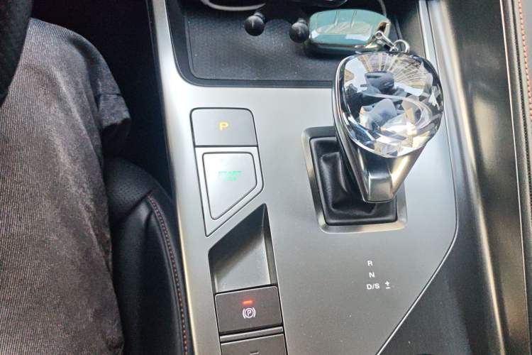 Used Roewe RX5 2023 1.5T Elite Edition Gear Lever