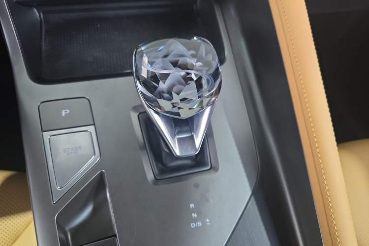 Used Roewe RX5 2023 1.5T Elite Edition Gear Lever