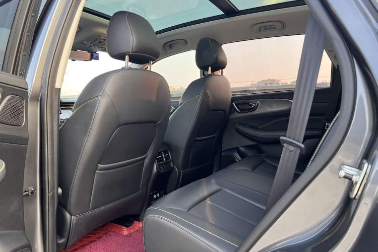 Used Roewe RX5 2023 PLUS 330TGI Automatic Trendsetting Smart Edition Interior 3