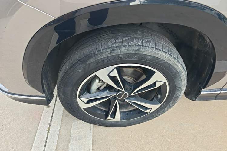 Used Roewe RX5 2023 1.5T Comfort Edition Left Front Wheel Hub