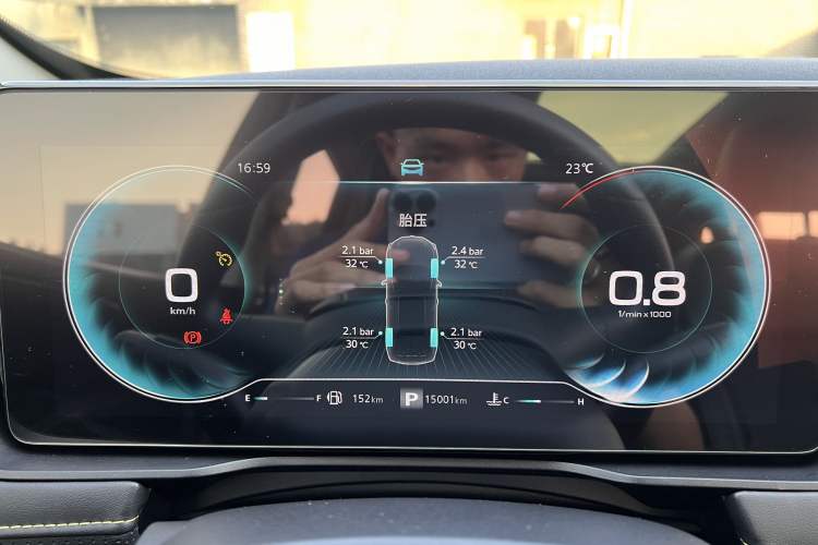 Used Roewe RX5 2023 PLUS 330TGI Automatic Trendsetting Smart Edition Odometer Close Up
