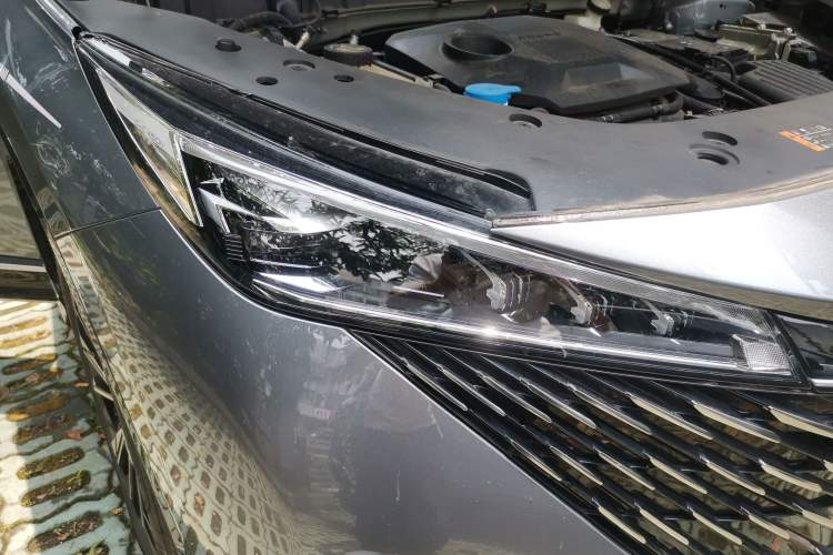Used Roewe RX5 2023 1.5T Luxury Sliding-Screen Version Right Front Headlight