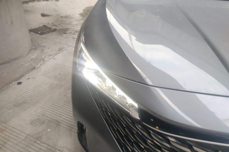 Used Roewe RX5 2023 1.5T Luxury Sliding-Screen Version Right Front Headlight