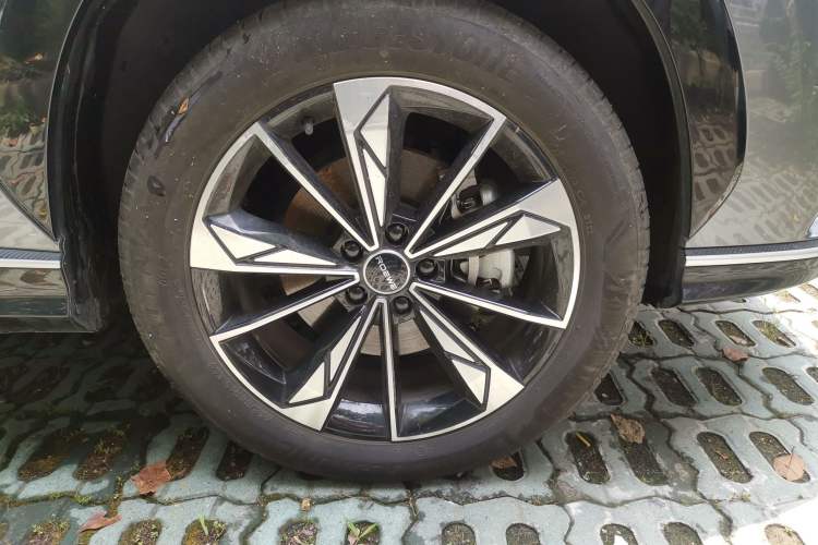 Used Roewe RX5 2023 1.5T Luxury Sliding-Screen Version Right Front Wheel Hub
