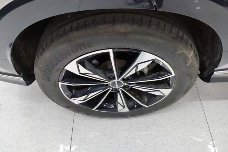 Used Roewe RX5 2023 1.5T Elite Edition Right Rear Wheel Hub