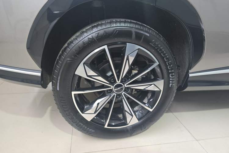 Used Roewe RX5 2023 1.5T Elite Edition Right Rear Wheel Hub