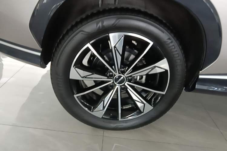 Used Roewe RX5 2023 1.5T Elite Edition Right Rear Wheel Hub