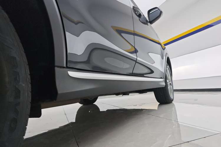 Used Roewe RX5 2023 PLUS 330TGI Automatic Trendsetting Smart Edition Right Side Sill