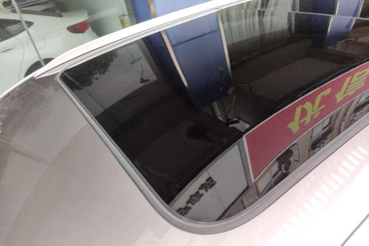 Used Roewe RX5 2023 1.5T Elite Edition Roof
