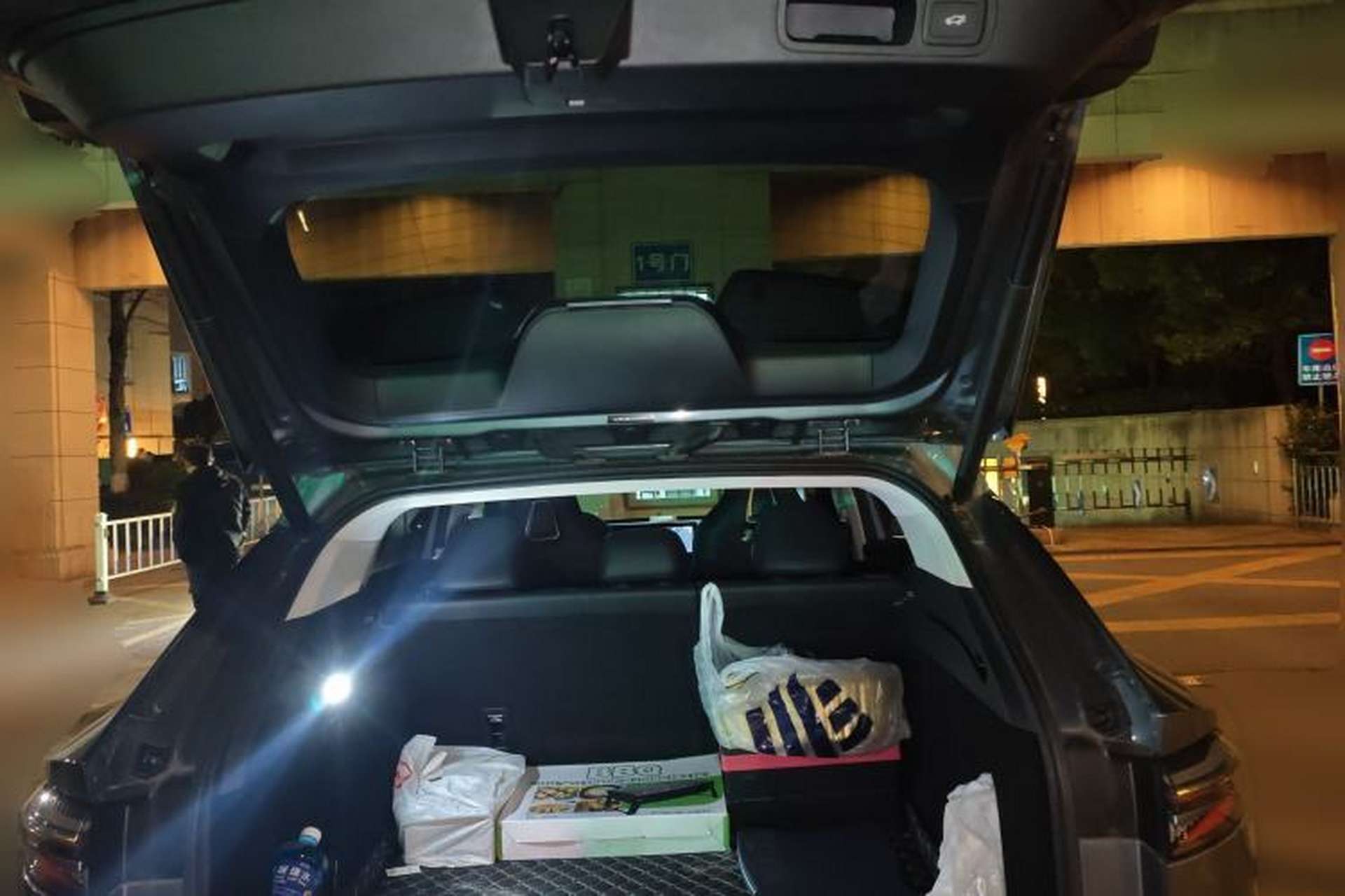 Used Roewe RX5 2023 1.5T Elite Edition Trunk